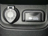 【電源コンセント】非常時やキャンプなどに役立つAC100V/1500Wコンセント付きです。