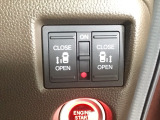 【両側パワースライドドア】両側がパワースライドドアになっており、運転席のスイッチやスマートキーでも開閉が可能です!開口部も広いので乗り降りも楽々♪