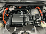 技術が詰まったエンジンルームもご覧の通りピカピカにクリーニング済みです。ハイブリッドなのでお財布にも環境にも優しいです。