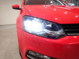 LEDヘッドライト自然光に近いLEDの光が明るく夜道を照らしドライバーの疲労と消費電力を軽減、