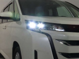 高輝度で点灯速度が速く、しかも消費電力の少ないLEDヘッドライトが装備されています!LEDの明るい光が走行中の視界の確保をサポートして、夜のドライブがより楽しく安全に運転できます♪