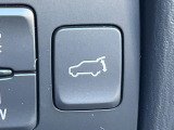 【パワーバックドア】スマートキーや運転席のボタンを押すだけでリアゲートが自動で開閉します!荷物を持っている時や、高い位置にあるバックドアを閉める際に便利な機能です♪