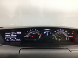 メーターの横に液晶カラーディスプレーを装備。航続可能距離等の情報やHonda SENSINGの注意・警告を表示します!