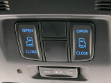 【両側パワースライドドア】スマートキーや運転席のスイッチで後席両側スライドドアの開閉が可能♪電動だから力を入れてドアを開ける必要が無く、小さなお子様でも簡単に開け閉めでき快適です♪