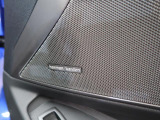 【ハーマンカードン】優れた音響技術と先進性の高いデザインが融合した、上質なインテリアのようなハイクオリティ・オーディオシステムを提供。ドライブで音楽をお楽しみください♪