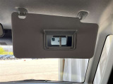 運転席・助手席にはバニティミラー付き♪身だしなみチェックできますよ(^^♪