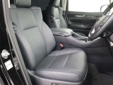 パワーシート搭載。微妙な調整が手軽にでき、ピッタリのポジションで運転することが可能です。