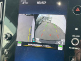 【サイド&バックカメラ】停車・駐車時に死角になりがちな運転席から見えづらいサイドとリアの障害物を確認できます!雨天時や夜間などは特に活躍してくれるアイテムです。