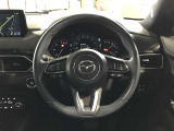 ご覧のようにステアリングスイッチが付いており、ハンドルから手を離さずに簡単なオーディオ操作が容易にできます☆