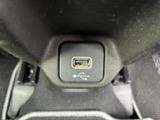 後席用のスマホなどの外部機器を接続できる入力端子です