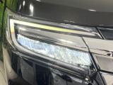 【LEDヘッドライト】悪天候や夜間走行時も良好な視界を確保し安心して運転できる高輝度LEDヘッドライトを装備!点灯速度が早く、消費電力も抑えられています。