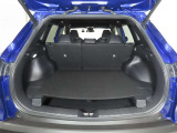 便利な6:4分割可倒式シートです。収納と乗車人数のバランスに優れています♪荷物の大きさに応じたラゲージスペースをフレキシブルに作り出せるので、シーンに応じた使い方ができます♪