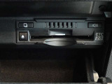 運転席お膝元にETCカード挿入口がございます。