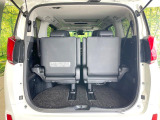 普段のお買い物や通勤、送迎等に十分な荷室スペースを確保しております。セカンドシートを倒すと、大きな荷物の積載も可能です♪