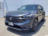 車名の由来:ヴェゼルはカットした宝石の小さな面(Bezel)とクルマ(Vehicle)を組み合わせた造語で、「角度によって表情を変える宝石のように、多面的な魅力と価値を持つクルマ」を意味する。