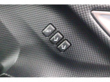 運転席のシートポジションを2か所記憶させることがシートメモリー機能が付いております。ボタンを押すと設定したシートポジションに自動で動きます♪