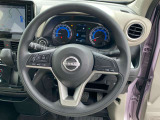 ハンドルはDシェイプ型!軽やかに回り気持ちよく運転が出来ます。