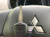 【キーレス】少し離れた場所からでもボタン一つでドアの開錠・施錠ができるのでとっても便利!ドアの鍵穴周りに傷をつけることもありません♪