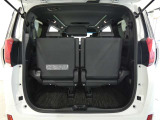 三列目シートは、折りたためますので大きなスペースが出来ちゃいます。キャンプ用品など大きな荷物もばっちり収納可能です♪