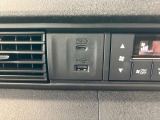 運転席助手席で使えるUSBジャック装備です!