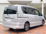 洗練されたデザインのリヤビューです。大きなブレーキランプは視認性も高く、事故防止に役立ってくれます。まわりが良く見えて、さらに室内が明るくなる大きなガラスエリアも魅力のひとつです。