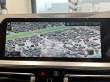 BMWのナビゲーションは操作性も良く、詳細な地図情報と交通状況を見やすく表示し、快適なドライビングをサポートしながら目的地までナビゲートします。