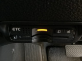 ハンドルの左下にETCがついています。高速道路の料金所の通過も楽々です。 カードの取り出しもしやすい場所についています。