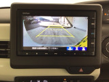 【バックカメラ】運転が苦手な方も車庫入れラクラクです!ギアをリバースに入れれば自動的に切り換わりますので、面倒な操作は不要です♪狭い駐車場もお車を傷つけず安心ですね!