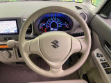 インテリアに合わせたデザインのステアリングは、運転される方のことも考え、運転しやすい形状、大きさです。是非一度、実際に触ってお確かめください。