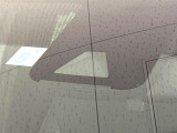 【トヨタセーフティセンス】走行中に前方の車両等を認識し、衝突しそうな時は警報とブレーキで衝突回避と被害軽減をアシスト。より安全にドライブをお楽しみいただけます。