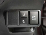 オートマチックハイビームとは、先行車や対向車のライトを認識し、ハイビームとロービームを自動で切り替える機能です。夜道の視界を確保します。詳細は販売店スタッフまでおたずねください。