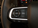 【ステアリングリモコン】ステアリングにオーディオ調節可能なスイッチが装備されていますので運転中でも視線をそらさずにオーディオの調節が可能です!