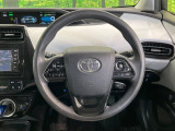 インテリアに合わせたデザインのステアリングは、運転される方のことも考え、運転しやすい形状、大きさです。是非一度、実際に触ってお確かめください。