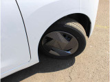 155/65R14タイヤ+専用アルミホイールです。スタッドレスタイヤや各種オプションのご注文も承っております(^^)!