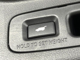 【パワーバックドア】スマートキーや運転席のボタンを押すだけでリアゲートが自動で開閉します!荷物を持っている時や、高い位置にあるバックドアを閉める際に便利な機能です♪