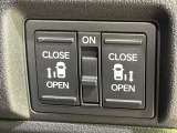 【両側パワースライドドア】スマートキーや運転席のスイッチで後席両側スライドドアの開閉が可能♪電動だから力を入れてドアを開ける必要が無く、小さなお子様でも簡単に開け閉めでき快適です♪