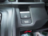 停車時にも足に負担のかからないブレーキホールド機能付き!