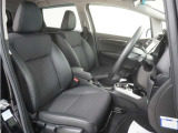 運転席のスペースはゆったりしていて、視界も広く確保されているので普段の運転からロングドライブまで快適です。