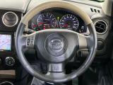 インテリアに合わせたデザインのステアリングは、運転される方のことも考え、運転しやすい形状、大きさです。是非一度、実際に触ってお確かめください。