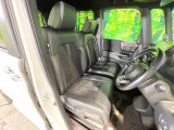 運転席シート廻りは使用感も少なく、良好な状態となっています。丁寧に使われていたことがよくわかりますね。