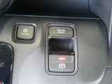 【電子制御パーキングブレーキ】スイッチ操作でパーキングブレーキをオン/オフ。発進時、運転席のシートベルトが着用されている時アクセルを踏めば自動的に解除されます。