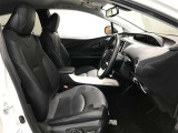 高いホールド性で運転姿勢が安定します。長距離ドライブでも疲れにくいのが魅力です。快適なドライビングライフをお送りください♪