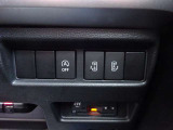 左右のスライドドアは、運転席から操作が可能です。ボタン一つで簡単に開閉し乗り降りをサポートしてくれます。