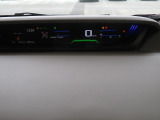 メーターはインテリアの上部にあり運転中でも視線移動が少なく安全です☆☆☆
