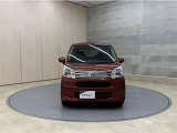 お車購入のポイントとなるフロントマスクです!シャープな目つきが印象的なデザインのヘッドランプです。
