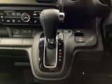 運転席周辺のスマートなレイアウトが、操作のしやすさを実現。快適なドライブをサポートします。