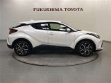 【まるごとクリーニング】シートを取り外し、車内を徹底洗浄。隅々まで丁寧に仕上げています。