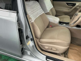 【運転席シート】ゆったりと広々した空間です。ストレスなく運転ができますよ!