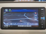 ナビを装備。タッチパネル式で使いやすく、お出かけもラクラクです。