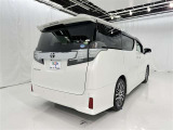 広々とした車内空間に優れた燃費性能。更にデザインも上質で人気のお車です!
